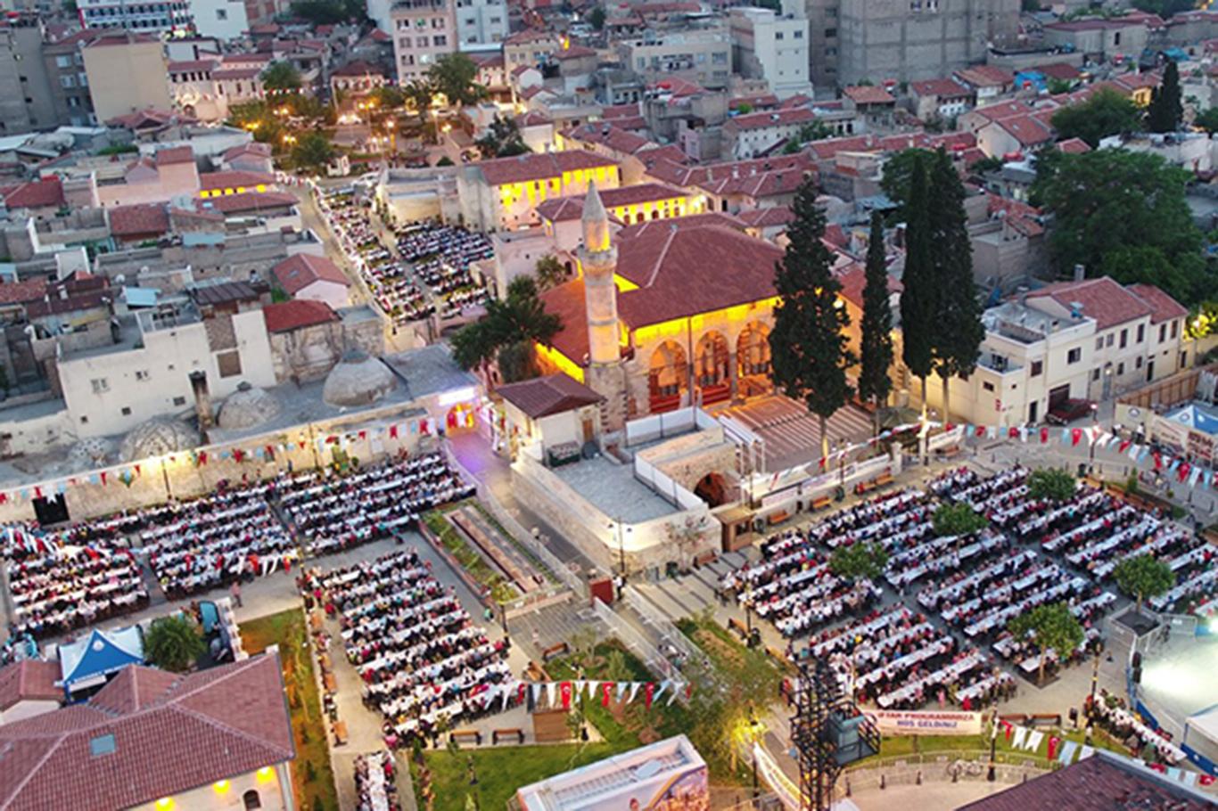 Gaziantep'te binlerce vatandaş orucunu birlikte açtı